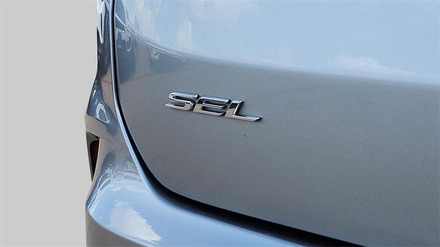 Photo of 2024 Iconic Silver Metallic Ford Edge