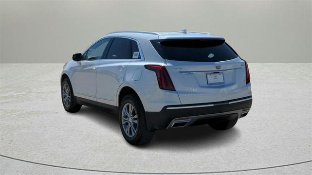 Photo of 2025 Crystal White Tricoat Cadillac XT5