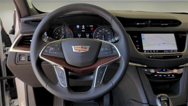 Photo of 2025 Crystal White Tricoat Cadillac XT5