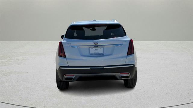 Photo of 2025 Crystal White Tricoat Cadillac XT5