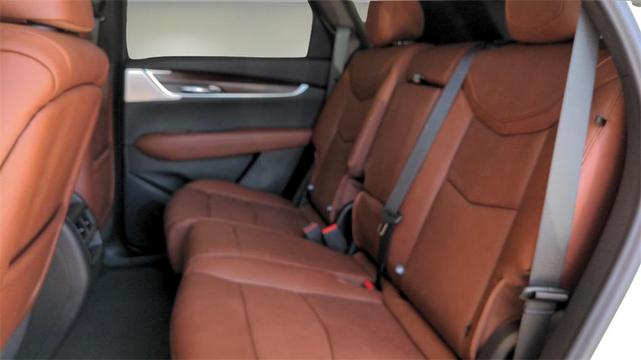 Photo of 2025 Crystal White Tricoat Cadillac XT5