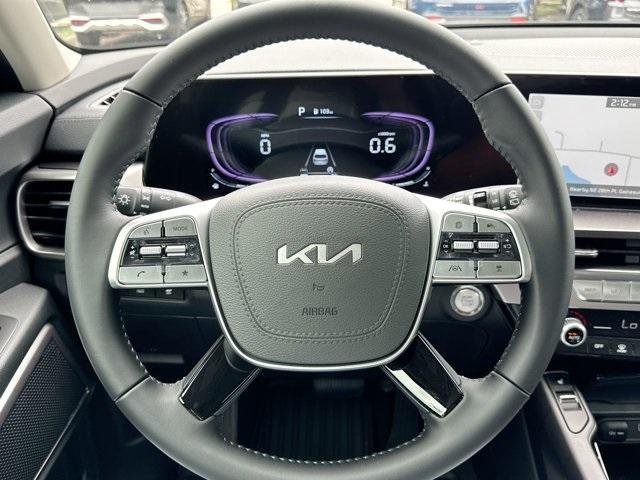 Photo of 2025 Ebony Black Kia Telluride