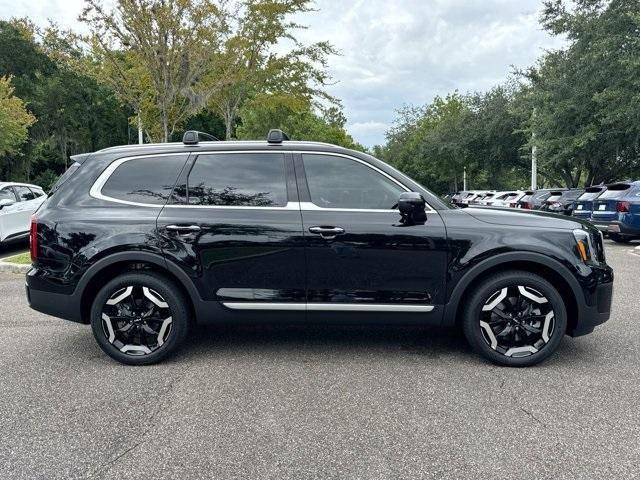 Photo of 2025 Ebony Black Kia Telluride