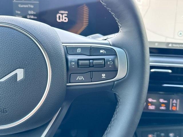 Photo of 2025 Aurora Black Pearl Kia K5