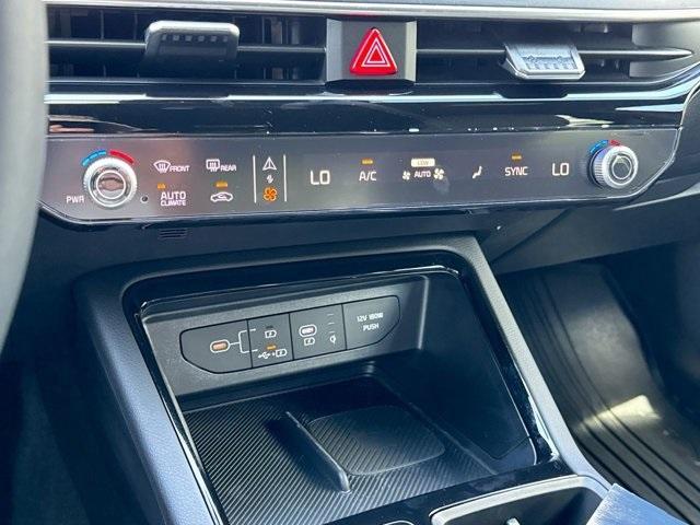 Photo of 2025 Aurora Black Pearl Kia K5