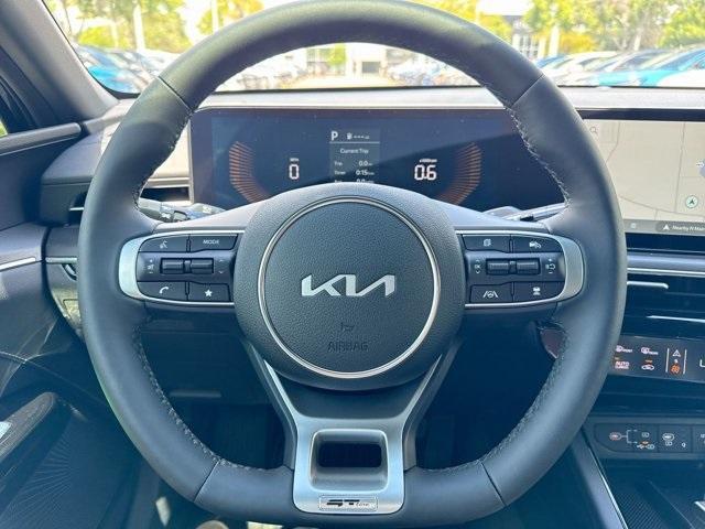 Photo of 2025 Aurora Black Pearl Kia K5