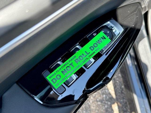 Photo of 2025 Aurora Black Pearl Kia K5