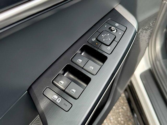 Photo of 2025 Glacier White Pearl Kia EV6