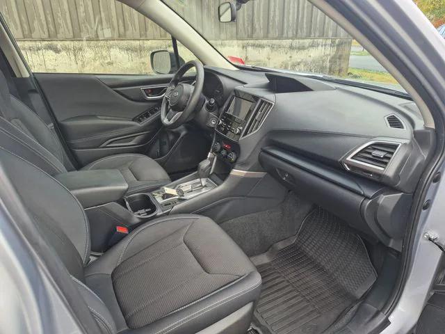 Photo of 2019 Ice Silver Metallic Subaru Forester