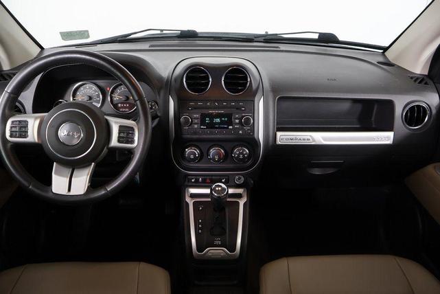 Photo of 2014 Bright White Clearcoat Jeep Compass