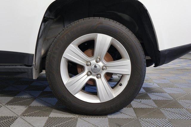 Photo of 2014 Bright White Clearcoat Jeep Compass