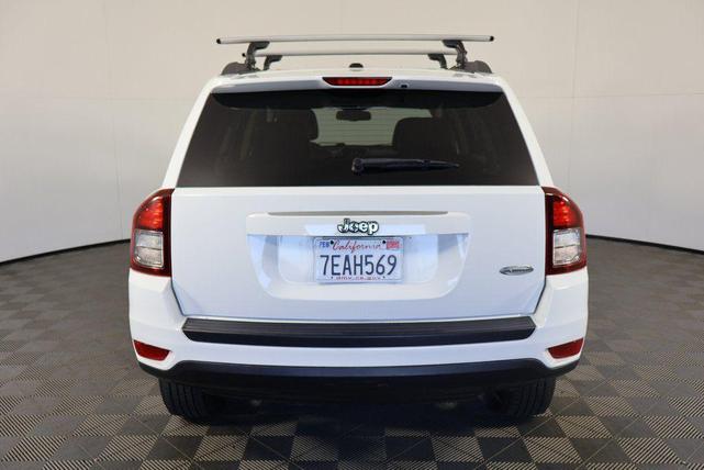 Photo of 2014 Bright White Clearcoat Jeep Compass
