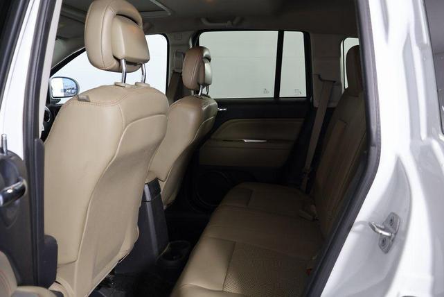 Photo of 2014 Bright White Clearcoat Jeep Compass