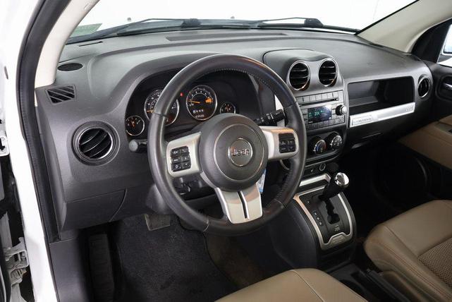 Photo of 2014 Bright White Clearcoat Jeep Compass