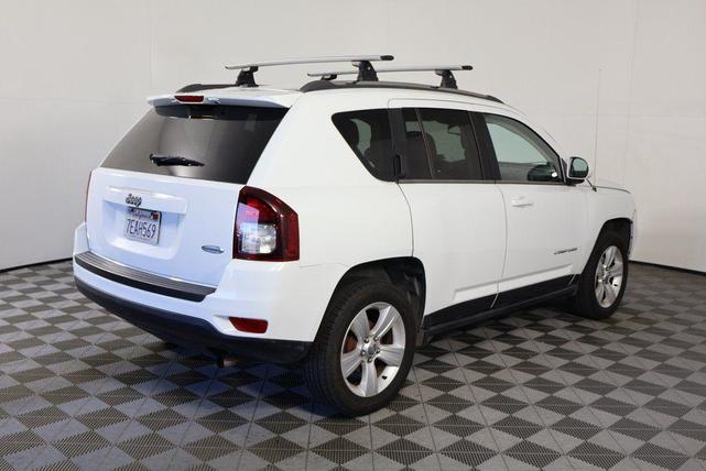 Photo of 2014 Bright White Clearcoat Jeep Compass