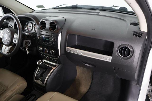 Photo of 2014 Bright White Clearcoat Jeep Compass