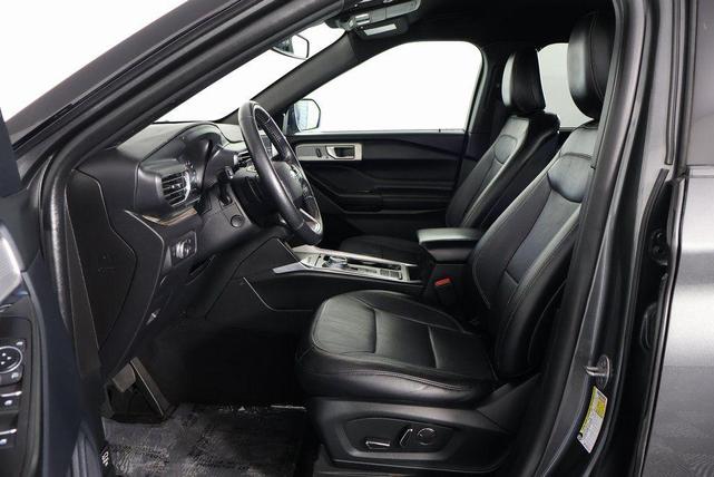 Photo of 2020 MAGNETIC METALLIC Ford Explorer