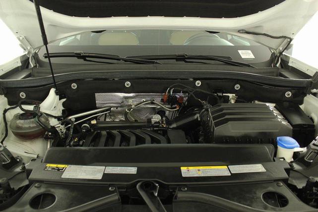 Photo of 2021 Pure White Volkswagen Atlas Cross Sport
