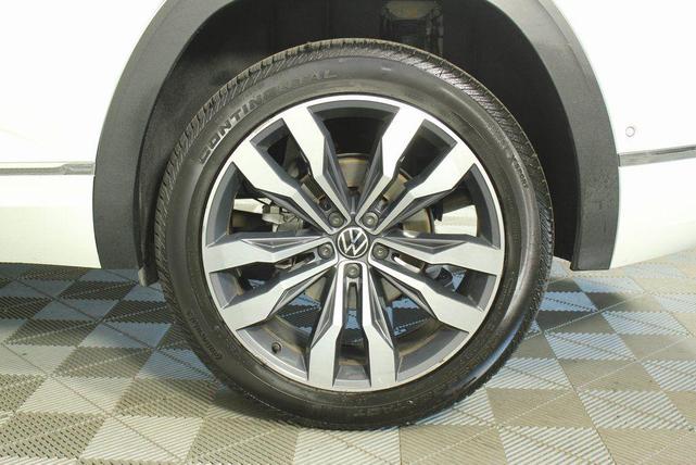 Photo of 2021 Pure White Volkswagen Atlas Cross Sport