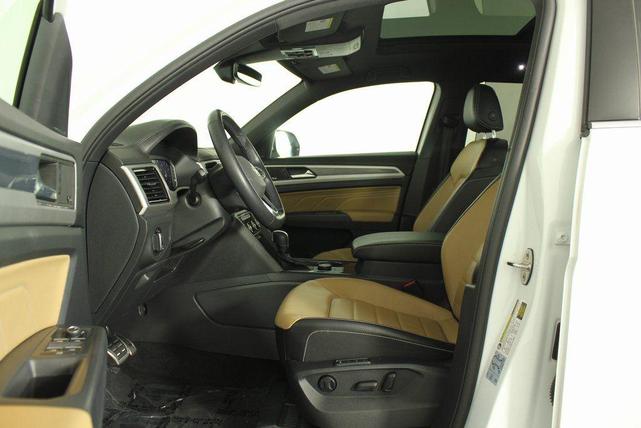 Photo of 2021 Pure White Volkswagen Atlas Cross Sport