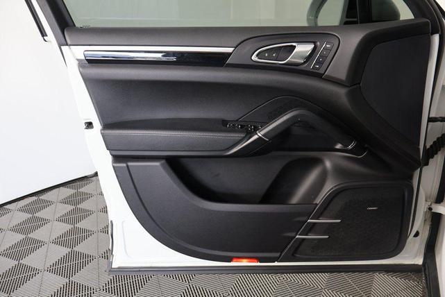 Photo of 2018 White Porsche Cayenne