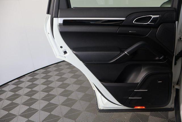Photo of 2018 White Porsche Cayenne