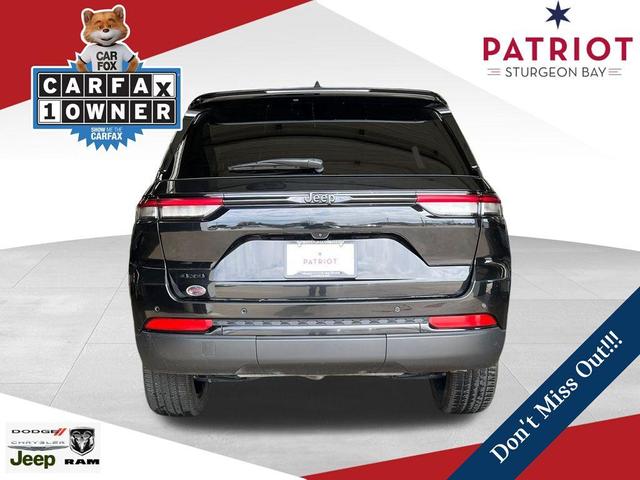 Photo of 2022 Diamond Black Jeep Grand Cherokee
