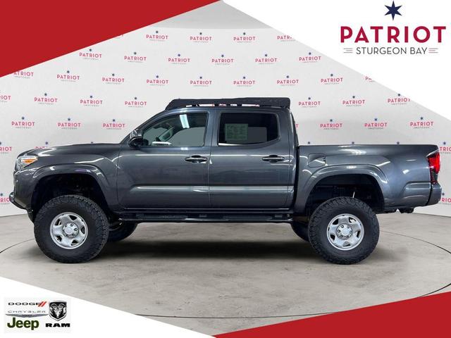 Photo of 2022 Midnight Black Metallic Toyota Tacoma