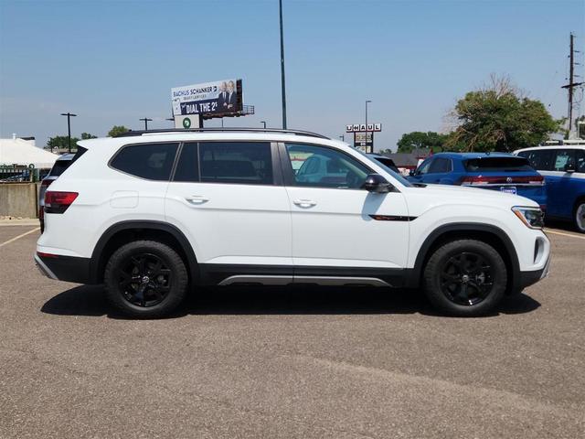 Photo of 2025 Pure White Volkswagen Atlas