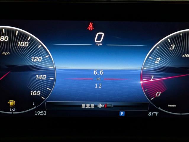 Photo of 2025 Polar White Mercedes-Benz GLB 250