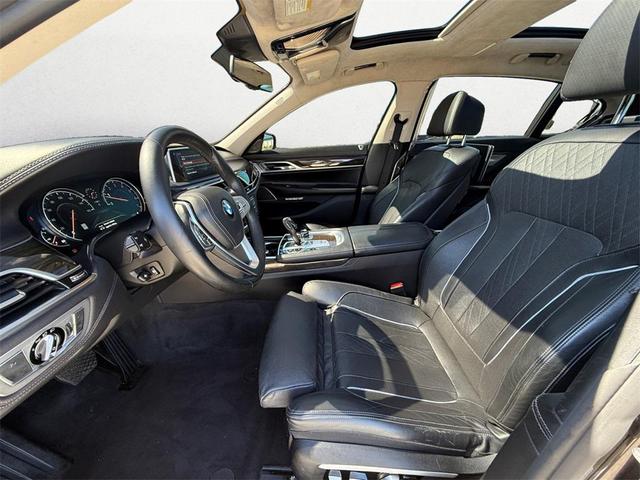 Photo of 2016 Brown Metallic BMW 750