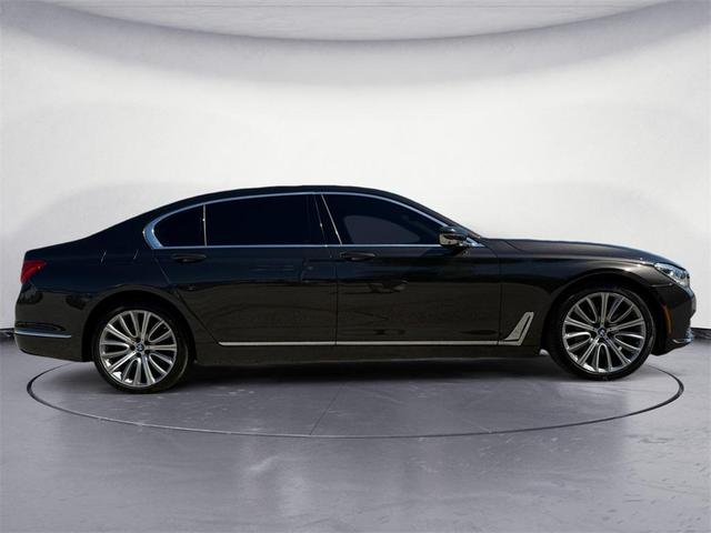 Photo of 2016 Brown Metallic BMW 750
