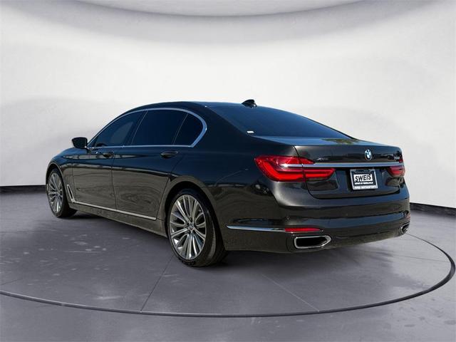Photo of 2016 Brown Metallic BMW 750