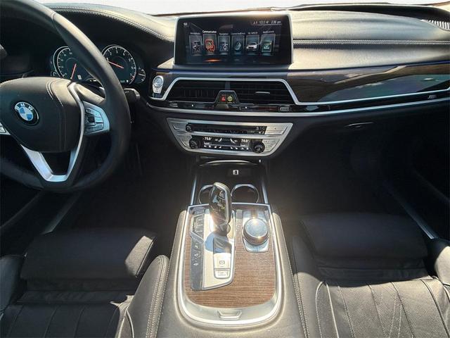 Photo of 2016 Brown Metallic BMW 750