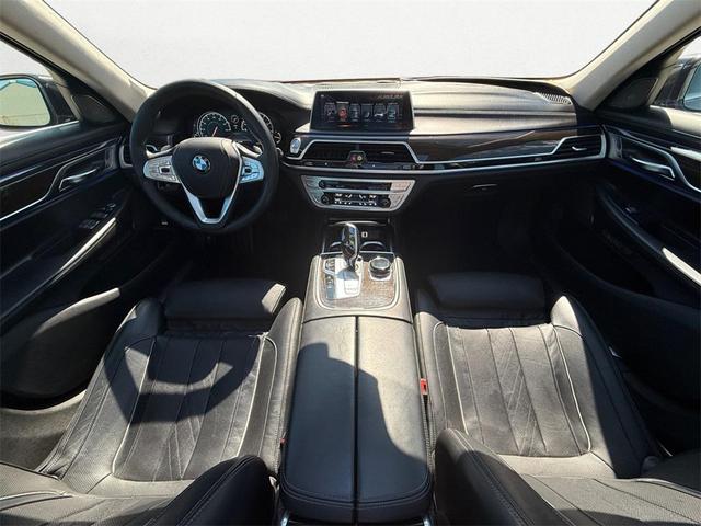 Photo of 2016 Brown Metallic BMW 750