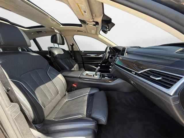 Photo of 2016 Brown Metallic BMW 750