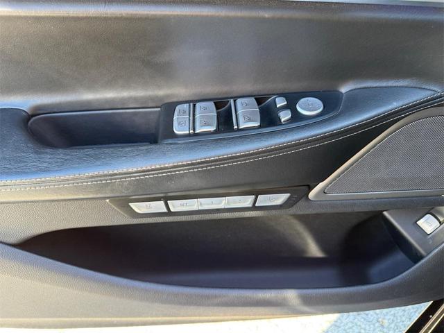 Photo of 2016 Brown Metallic BMW 750