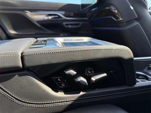 Photo of 2016 Brown Metallic BMW 750