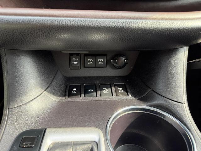 Photo of 2018 Shoreline Blue Pearl Toyota Highlander
