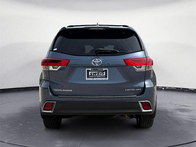 Photo of 2018 Shoreline Blue Pearl Toyota Highlander
