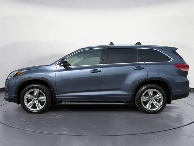 Photo of 2018 Shoreline Blue Pearl Toyota Highlander