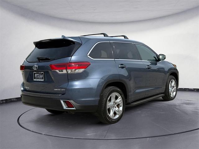 Photo of 2018 Shoreline Blue Pearl Toyota Highlander
