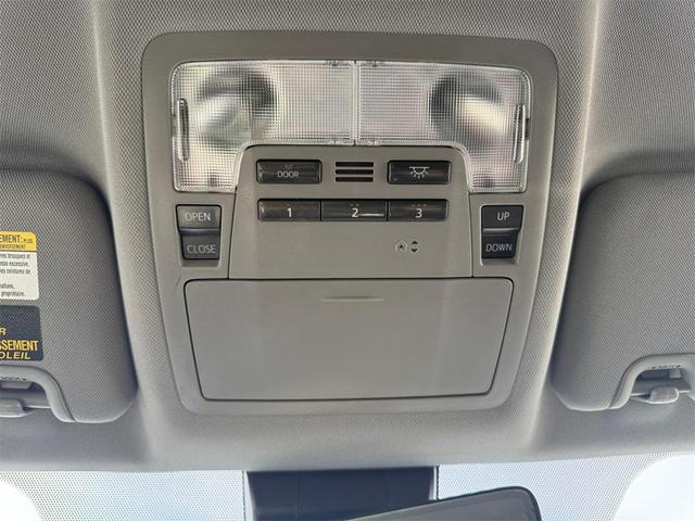 Photo of 2018 Shoreline Blue Pearl Toyota Highlander