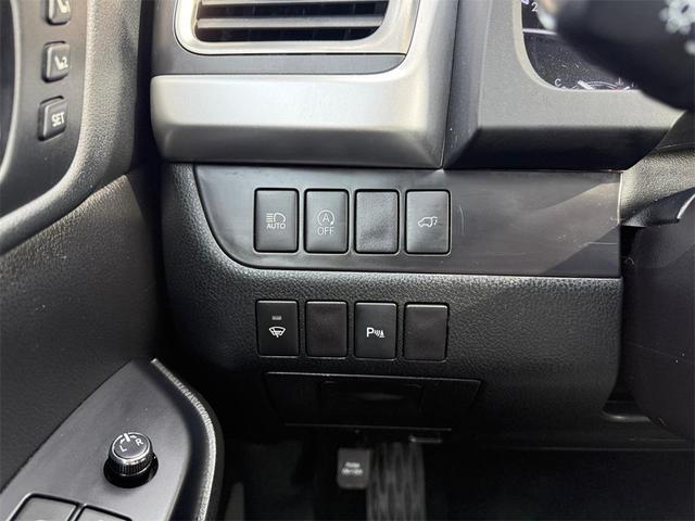 Photo of 2018 Shoreline Blue Pearl Toyota Highlander