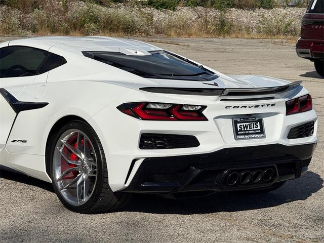 Photo of 2025 Arctic White Chevrolet Corvette
