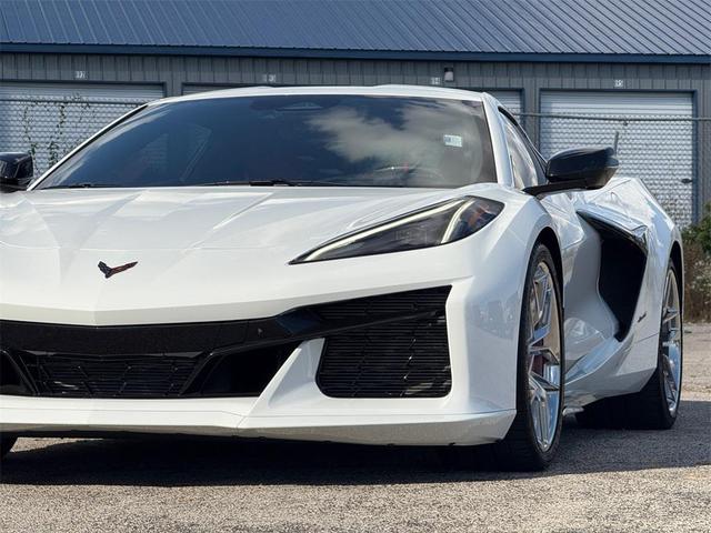 Photo of 2025 Arctic White Chevrolet Corvette