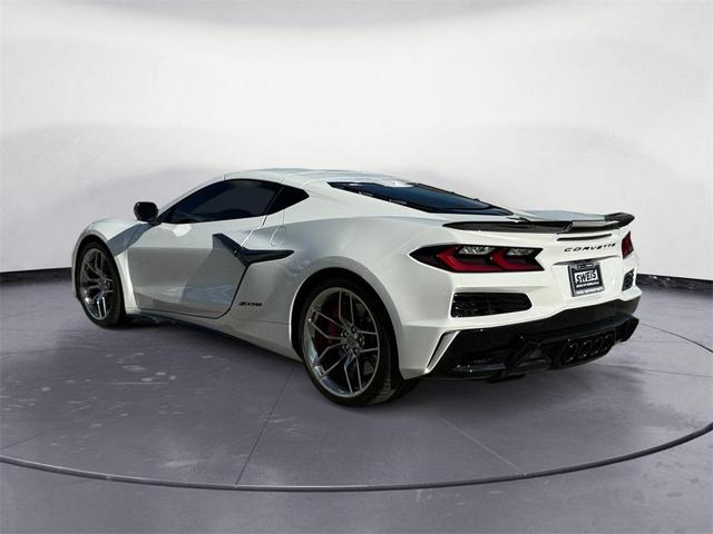 Photo of 2025 Arctic White Chevrolet Corvette