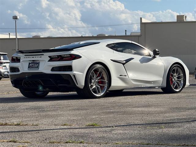 Photo of 2025 Arctic White Chevrolet Corvette