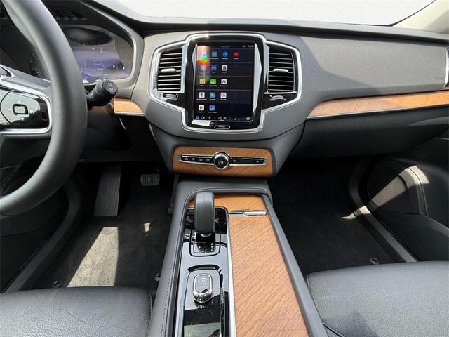Photo of 2024 Onyx Black Metallic Volvo XC90