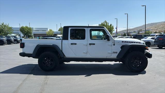 Photo of 2022 Bright White Jeep Gladiator